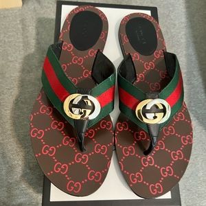 Gucci Nylon GG thong sandals.